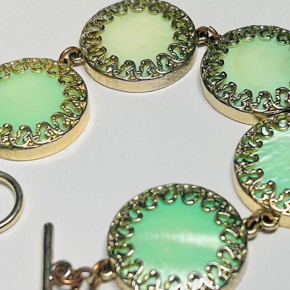 Vintage Abalone Sea Green Round Scrolled Gold Plated Toggle Bracelet - Picture 6 of 15